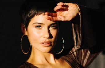 How to Style Minimal Jewelry for a Chic Everyday Look A Complete Guide