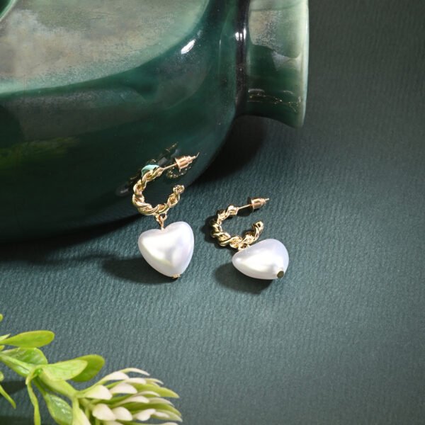 Jwelream korean heart shape earrings